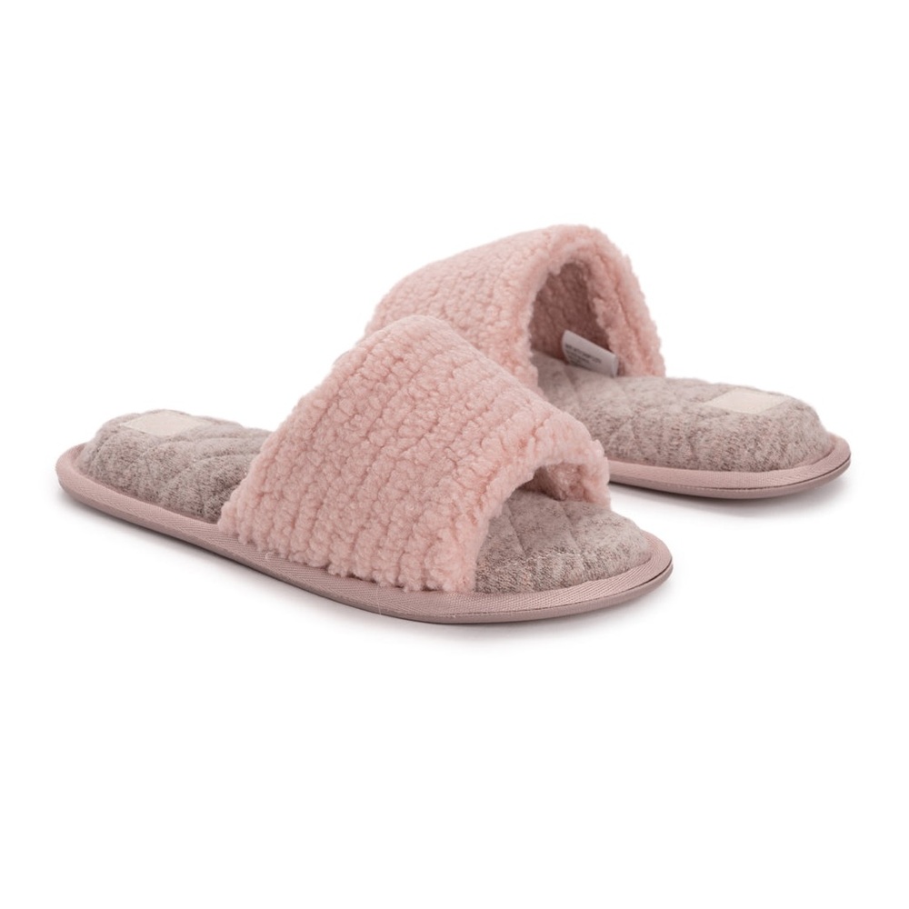 Muk Luks woman slipper size small